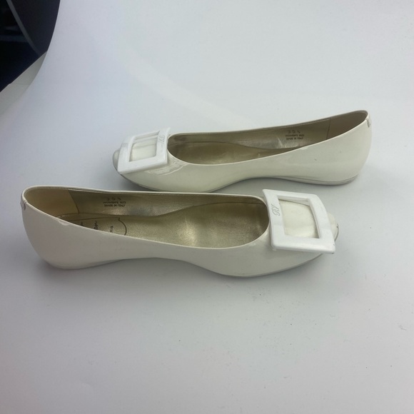 Roger Vivier Gommette White Patent Leather Flats - Picture 5 of 7